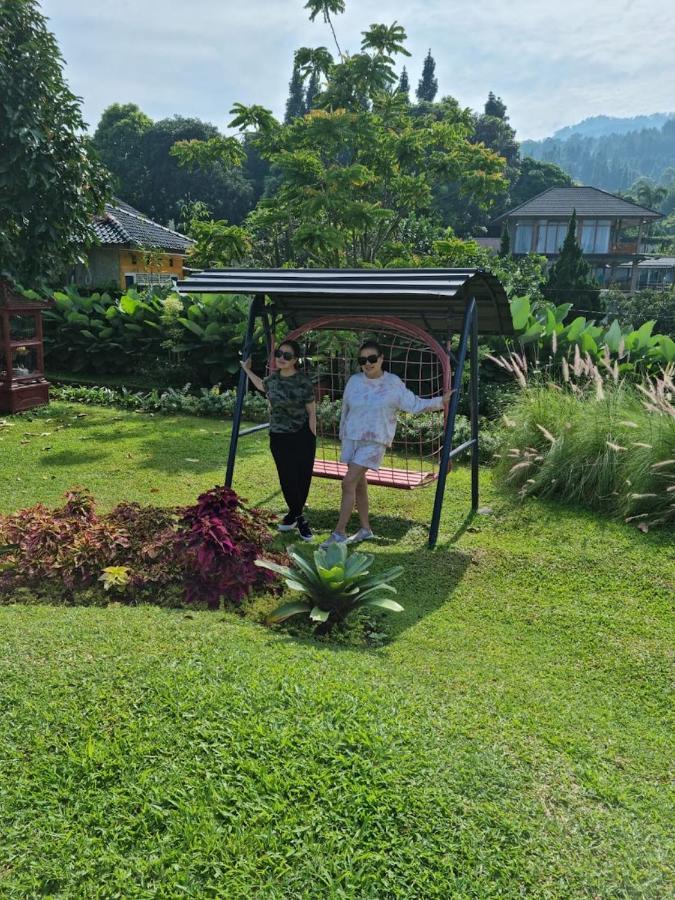 Villa Chacha At Macarena, Megamendung Exterior foto