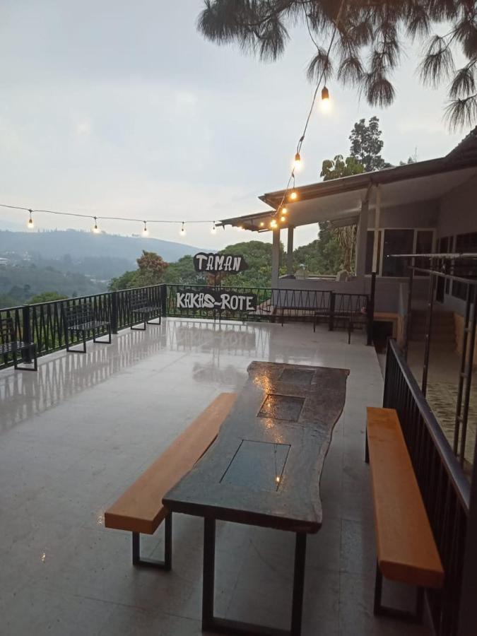 Villa Chacha At Macarena, Megamendung Exterior foto